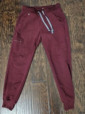EUC Figs XS Petite Womens Burgundy Zamora Joggers.